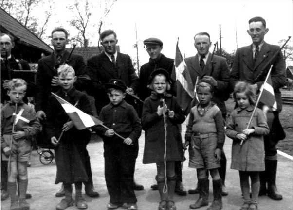 1987-45-12uglevstmflagkant.jpg