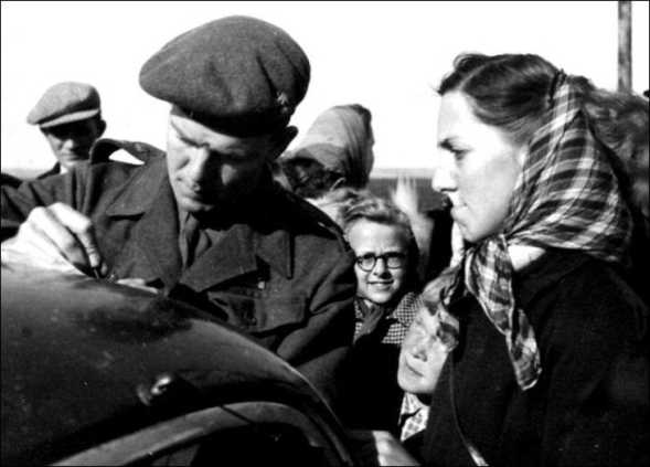 1987-45-47autografellypedersen,tambohuskant.jpg
